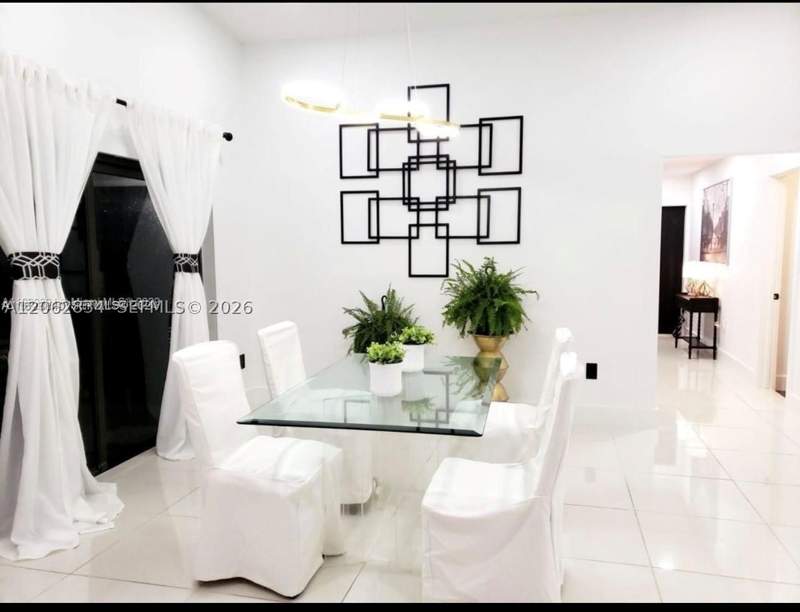 3 bedroom Townhouse at 522 NE 195th St, Villas On The Green, Miami — photo 2