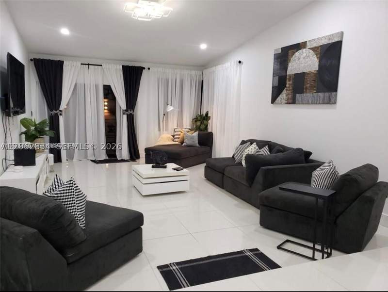 3 bedroom Townhouse at 522 NE 195th St, Villas On The Green, Miami — photo 5