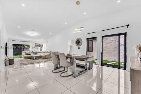 522 NE 195th St, Miami FL - photo 6 of 31