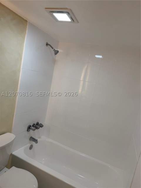 4713 NW 7th St 409-1, Miami FL - photo 9 of 14
