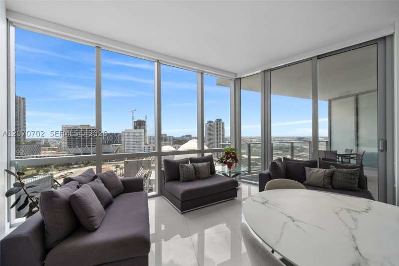 1 bedroom Condominium at 851 NE 1st Ave 1610, Paramount Miami Worldcent, Miami — photo 1