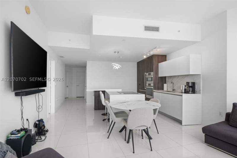 1 bedroom Condominium at 851 NE 1st Ave 1610, Paramount Miami Worldcent, Miami — photo 5
