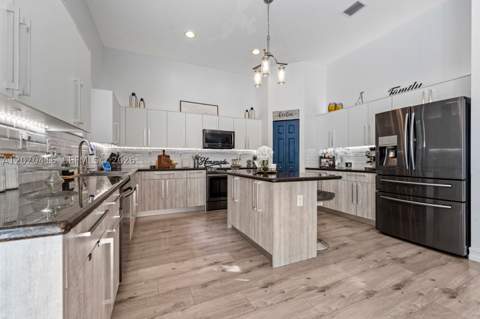 2006 NE 38th Rd, Homestead FL - photo 8 of 62