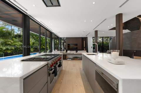 6015 N Bay Rd, Miami Beach FL - photo 11 of 40