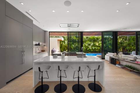6015 N Bay Rd, Miami Beach FL - photo 13 of 40