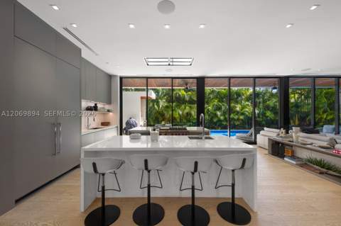 6015 N Bay Rd, Miami Beach FL - photo 8 of 40