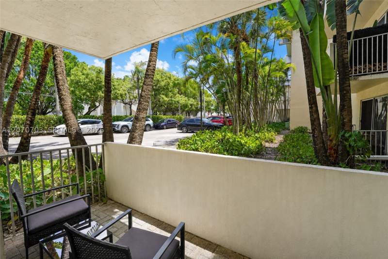 2 bedroom Condominium at 8950 SW 69th Ct 109, Palms Of Pinecrest Condo, Pinecrest — photo 4