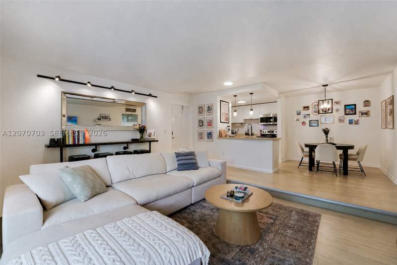 2 bedroom Condominium at 8950 SW 69th Ct 109, Palms Of Pinecrest Condo, Pinecrest — photo 5