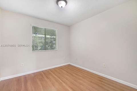 2828 SE 16th Ave 114, Homestead FL - photo 9 of 34
