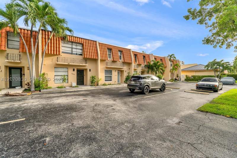2 bedroom Condominium at 3690 NE 167th St 34, Beach Club Villas Condo, North Miami Beach — photo 3