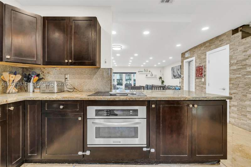 2 bedroom Condominium at 3690 NE 167th St 34, Beach Club Villas Condo, North Miami Beach — photo 5