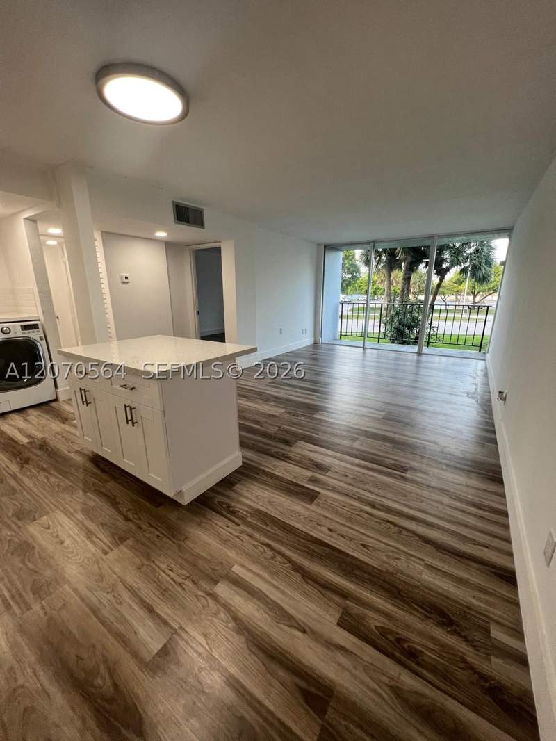 1 bedroom Condominium at 310 Fontainebleau Blvd 204, The Greens Condo, Miami — photo 2