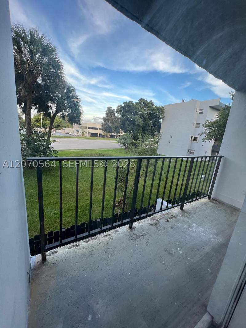 1 bedroom Condominium at 310 Fontainebleau Blvd 204, The Greens Condo, Miami — photo 5