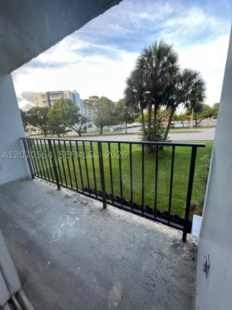 310 Fontainebleau Blvd 204, Miami FL - photo 6 of 17