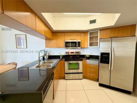 1750 N Bayshore Dr 2202, Miami FL - photo 10 of 41