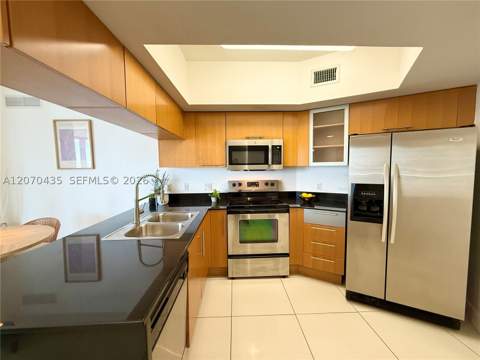 1750 N Bayshore Dr 2202, Miami FL - photo 9 of 41