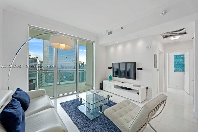 1 bedroom Condominium at 950 Brickell Bay Dr 4600, The Plaza 851 Brickell Co, Miami — photo 2