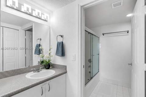 816 NW 11th St 607, Miami FL - photo 9 of 18