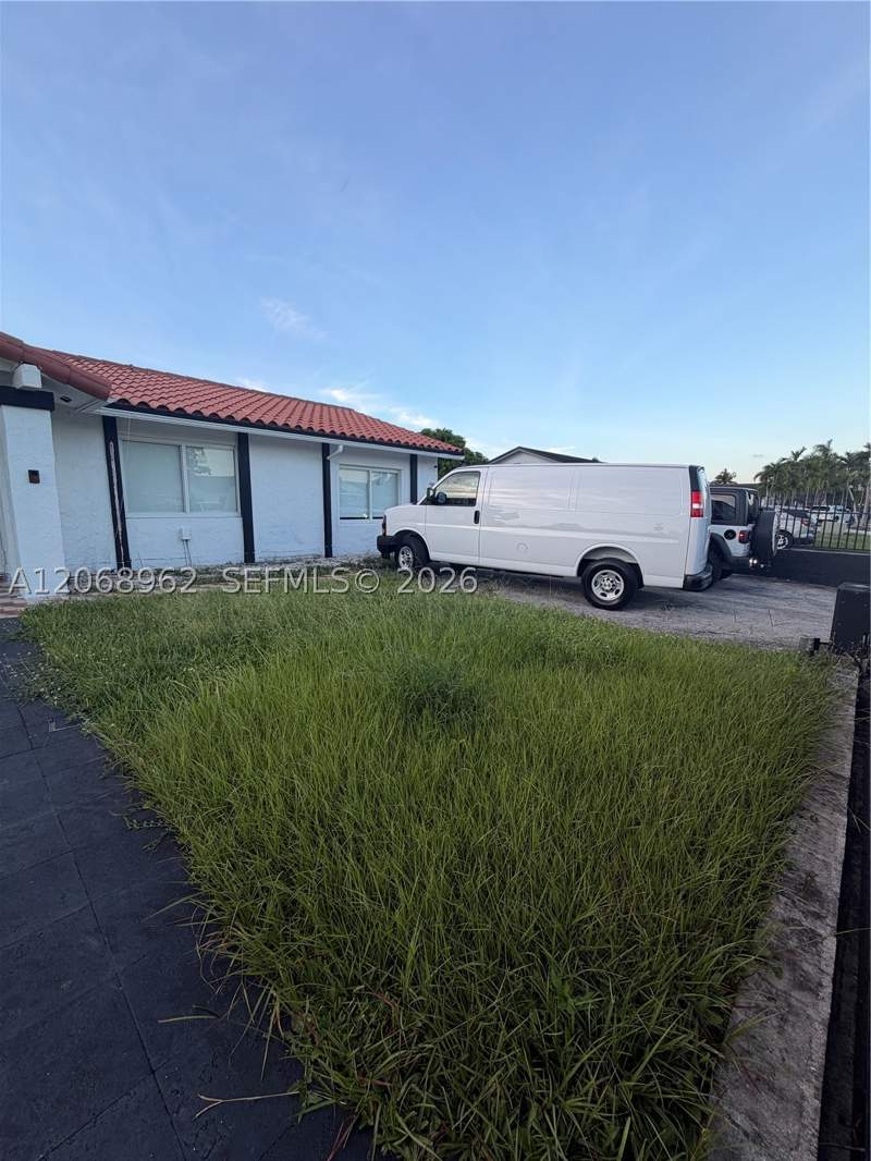 3 bedroom SingleFamilyResidence at 15171 SW 70th St, Westwind Lakes Sec 1, Miami — photo 4