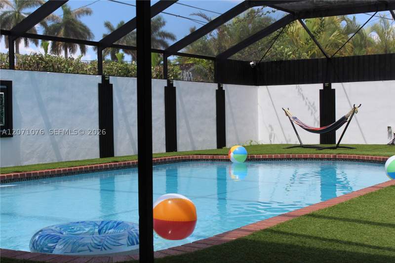 4 bedroom SingleFamilyResidence at 9551 SW 49th St, Miller Heights Sec 5, Miami — photo 5