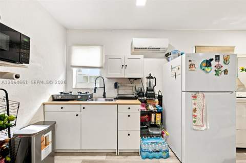 240 Carlisle Dr, Miami Springs FL - photo 11 of 33