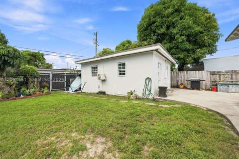 240 Carlisle Dr, Miami Springs FL - photo 23 of 33