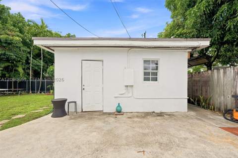 240 Carlisle Dr, Miami Springs FL - photo 24 of 33