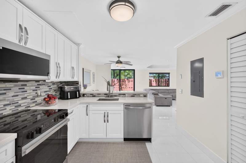 2 bedroom Townhouse at 343 Ives Dairy Road 343-06, Condo F At Mediterranea, Miami — photo 5