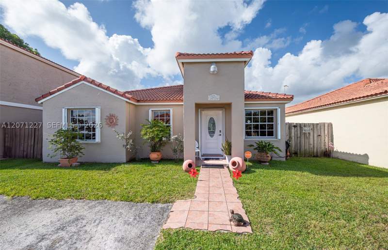 3 bedroom SingleFamilyResidence at 12916 SW 150th Ter, Deerwood Estates, Miami — photo 3