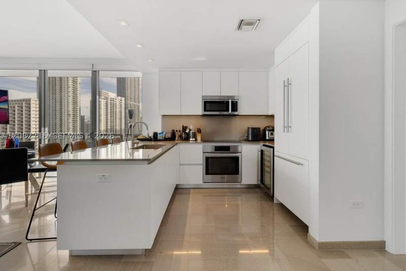 2 bedroom Condominium at 68 SE 6th St 2101, Reach Condo, Miami — photo 2