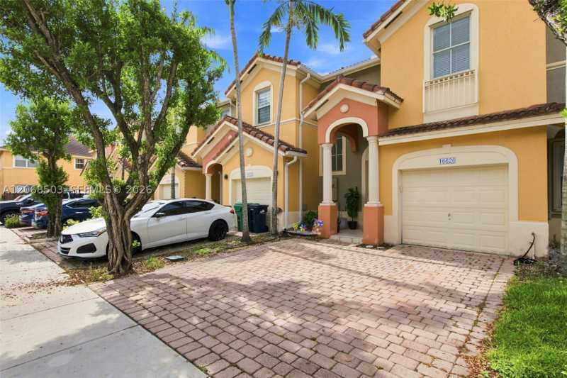 3 bedroom Townhouse at 16628 SW 79th Ter, Kendalland, Miami — photo 1