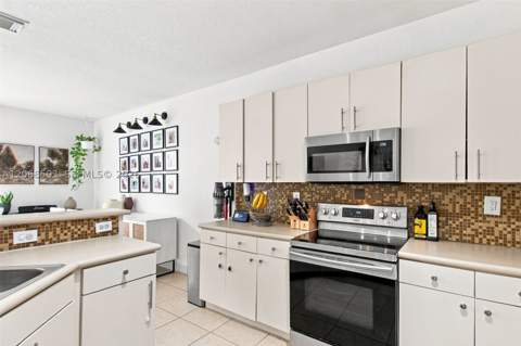 16628 SW 79th Ter, Miami FL - photo 9 of 25