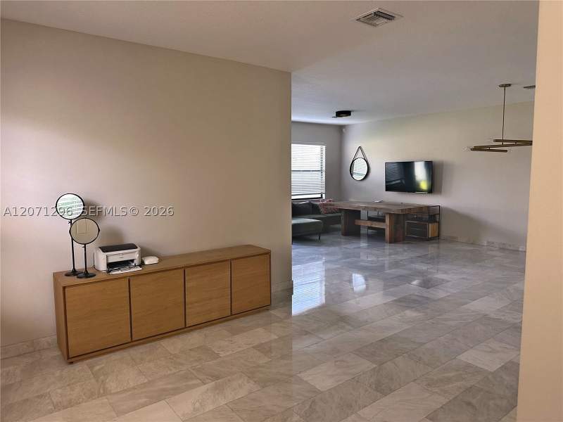 4 bedroom SingleFamilyResidence at 885 NE 191st St, Champion Lakes, Miami — photo 4
