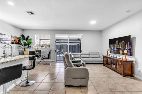 4189 NE 20th St, Homestead FL - photo 7 of 29