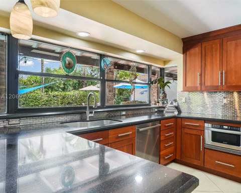 11723 SW 95th Ter, Miami FL - photo 10 of 67