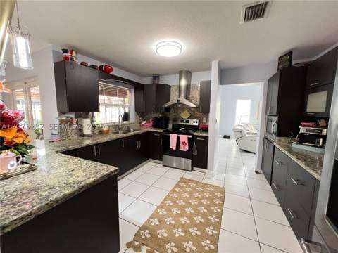 13249 NW 9 Ln, Miami FL - photo 16 of 46