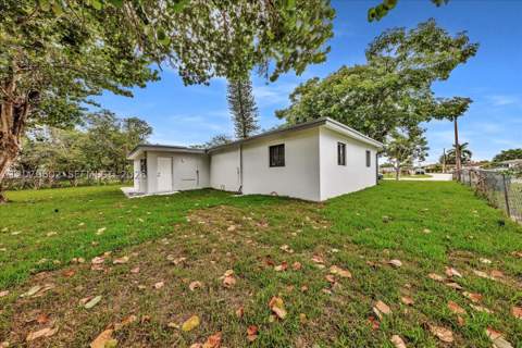 2910 NW 175th St, Miami Gardens FL - photo 11 of 50