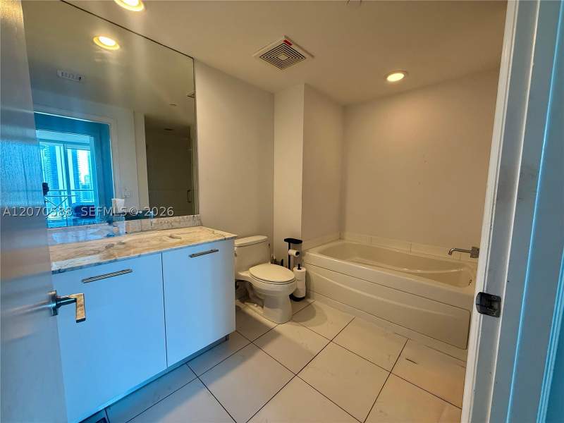 1 bedroom Condominium at 55 SE 6th St 2404, 500 Brickell West Condo, Miami — photo 5