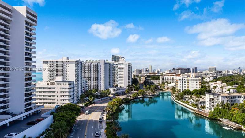 2 bedroom Condominium at 2600 Collins Ave 204, Lake Beach Club Condo, Miami Beach — photo 3