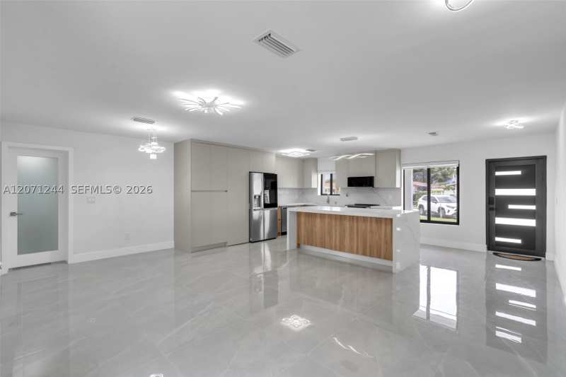5 bedroom SingleFamilyResidence at 4450 NW 169th Ter, Rev Portion Of The 1st Ad, Miami Gardens — photo 1
