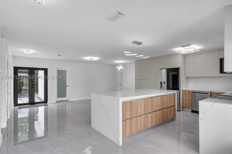 5 bedroom SingleFamilyResidence at 4450 NW 169th Ter, Rev Portion Of The 1st Ad, Miami Gardens — photo 3