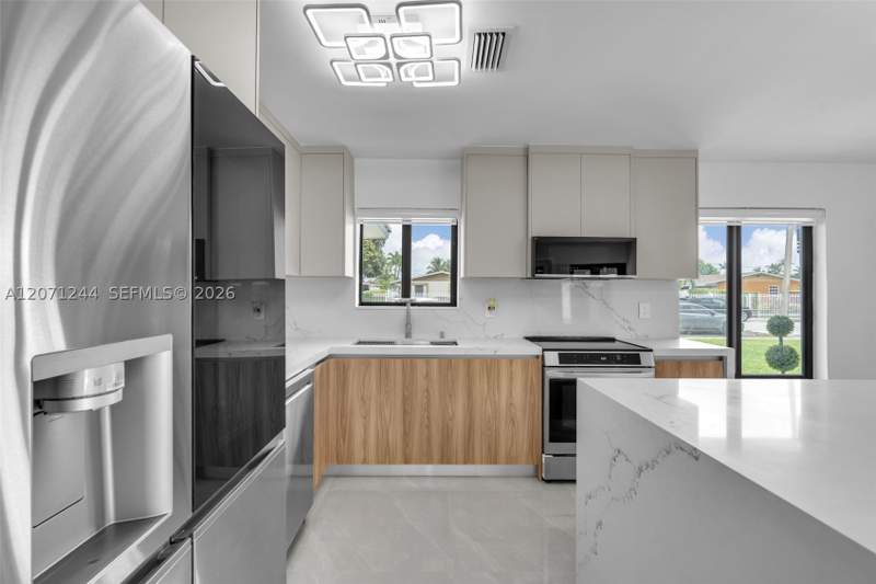 5 bedroom SingleFamilyResidence at 4450 NW 169th Ter, Rev Portion Of The 1st Ad, Miami Gardens — photo 5