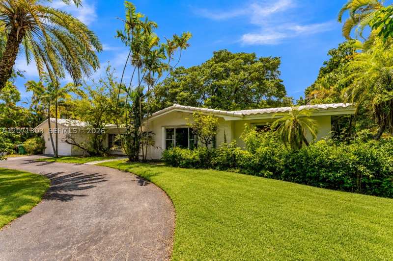 3 bedroom SingleFamilyResidence at 11890 SW 72nd Pl, Montgomery East Sec 2, Pinecrest — photo 1