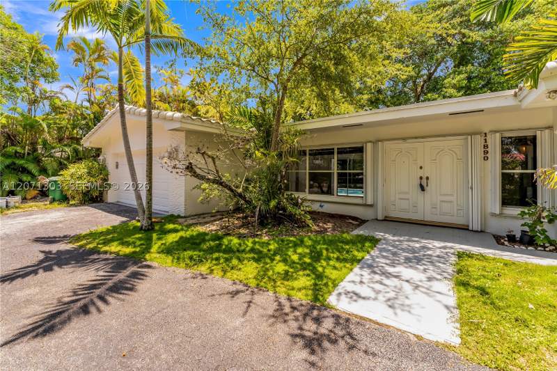 3 bedroom SingleFamilyResidence at 11890 SW 72nd Pl, Montgomery East Sec 2, Pinecrest — photo 3