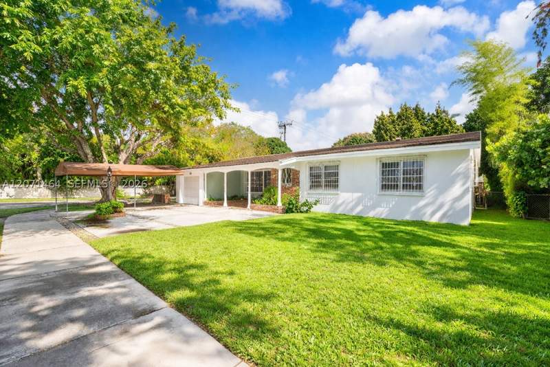 3 bedroom SingleFamilyResidence at 5775 SW 57th Ter, Orchard Heights 1st Addn, Miami — photo 2