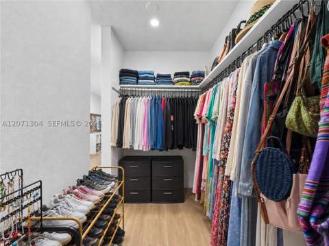 13710 SW 18th Ter, Miami FL - photo 14 of 56