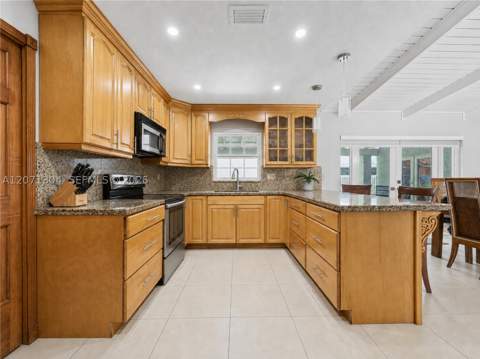 13710 SW 18th Ter, Miami FL - photo 9 of 56