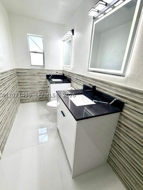 6 bedroom SingleFamilyResidence at 3930 NW 187th St, Realsite Gdns Sec 2, Miami Gardens — photo 4