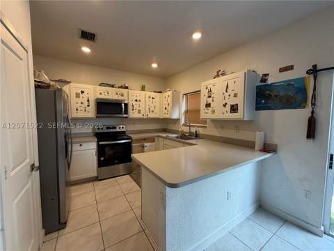 548 NE 5th Way, Florida City FL - photo 6 of 17