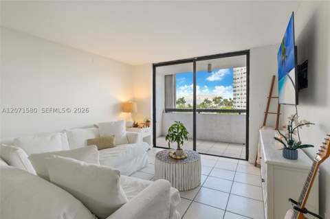 1775 Washington Ave 5D, Miami Beach FL - photo 6 of 20
